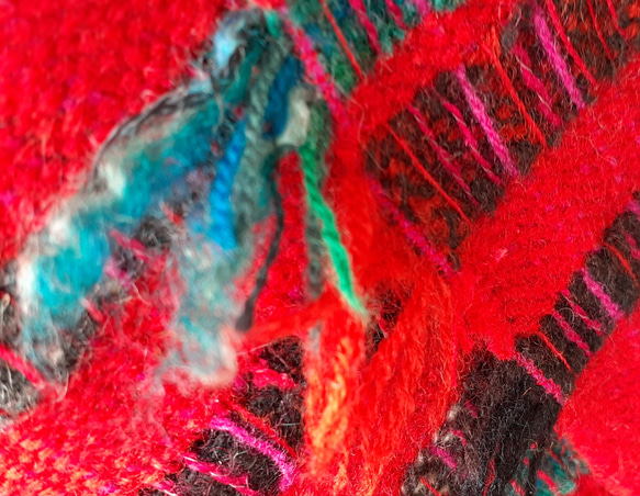 はみ出しフリンジが楽しい手織りマフラー　　一点物　WM0626　赤 5枚目の画像