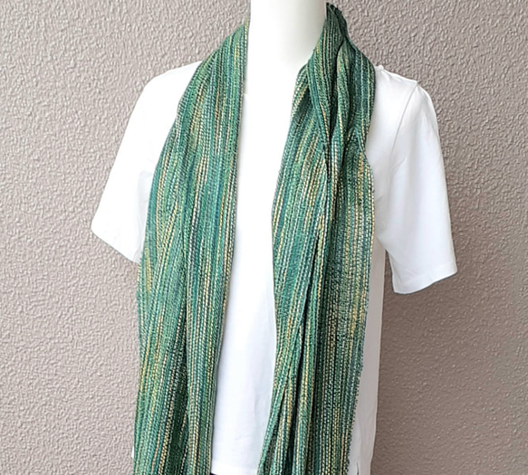 グリーン系シルクの手織りマフラー WM0556                  一点物 5枚目の画像