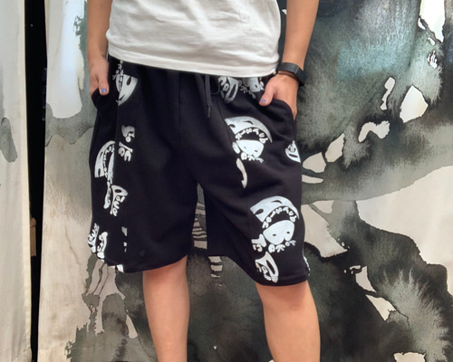 ai plus ×MOURARO シルクスクリーンプリント ショートパンツ（L