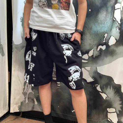 ai plus ×MOURARO シルクスクリーンプリント ショートパンツ（L