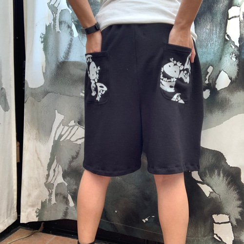 ai plus ×MOURARO シルクスクリーンプリント ショートパンツ（L