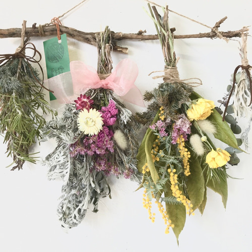 アナベルとエリンジウムのリース パンパスグラス グレベリア リューカ