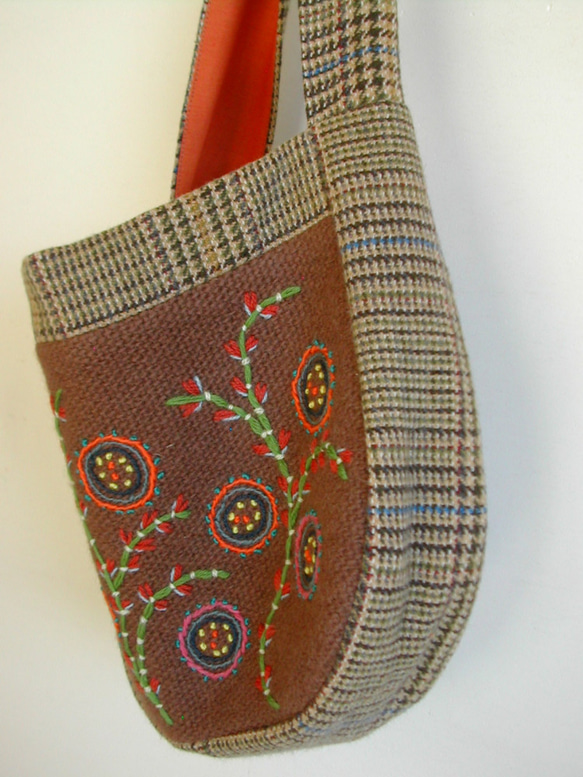 手織り ウール 刺繍 ショルダーバッグ 3枚目の画像