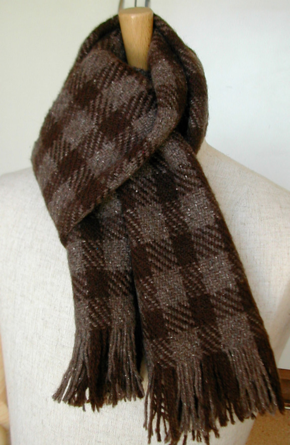 手織り 羊毛マフラー焦げ茶ブロックチェック 1枚目の画像