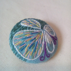 ブローチ 刺繍 蝶の羽 2枚目の画像