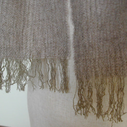 手織り 羊毛（ウール100%）マフラー 銀ベージュ 10枚目の画像