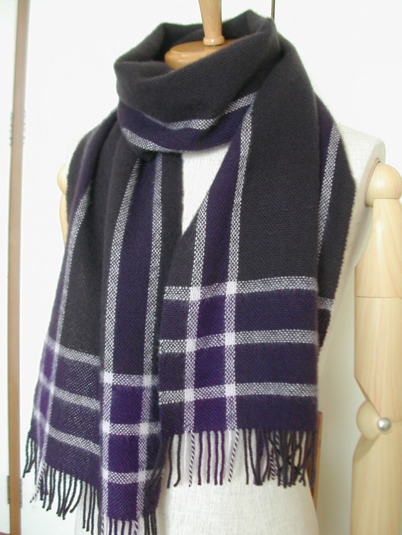 手織り 羊毛（ウール）100%マフラー スミレ色×濃紫×うすピンク 1枚目の画像