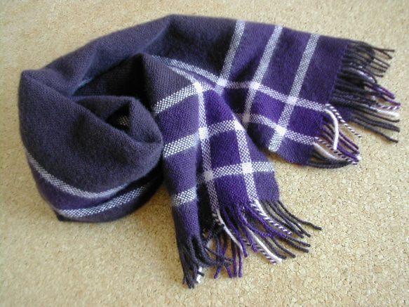 手織り 羊毛（ウール）100%マフラー スミレ色×濃紫×うすピンク 6枚目の画像