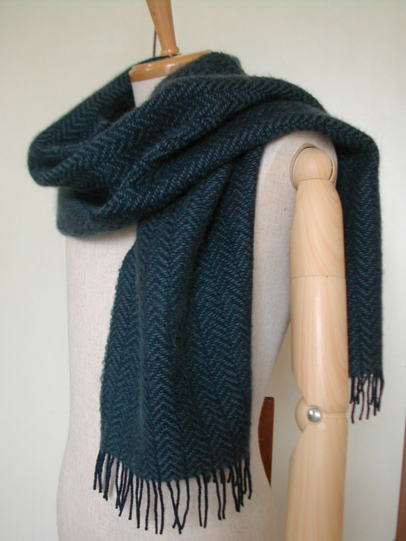 手織りマフラー 羊毛（ウール）青緑×紺  杉綾織り 2枚目の画像