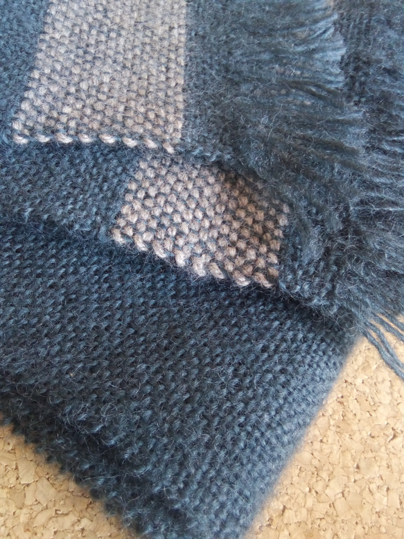 手織りマフラー　羊毛（ウール）100％ スモークグリーン 平織り 9枚目の画像