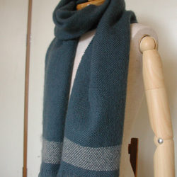 手織りマフラー　羊毛（ウール）100％ スモークグリーン 平織り 1枚目の画像