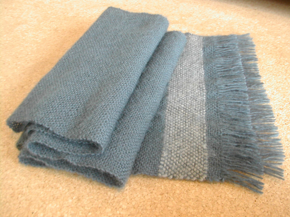 手織りマフラー　羊毛（ウール）100％ スモークグリーン 平織り 7枚目の画像