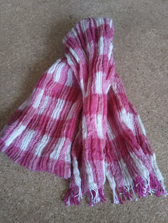 手紡ぎ手織り 綿×羊毛(コットン×ウール)ストール 濃ピンク 4枚目の画像