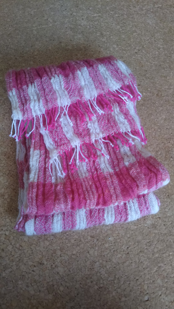手紡ぎ手織り 綿×羊毛(コットン×ウール)ストール 濃ピンク 5枚目の画像
