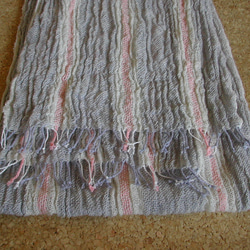 手紡ぎ 手織り 綿×羊毛(コットン×ウール)ストール うすグレーピンク 3枚目の画像