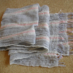 手紡ぎ 手織り 綿×羊毛(コットン×ウール)ストール うすグレーピンク 4枚目の画像