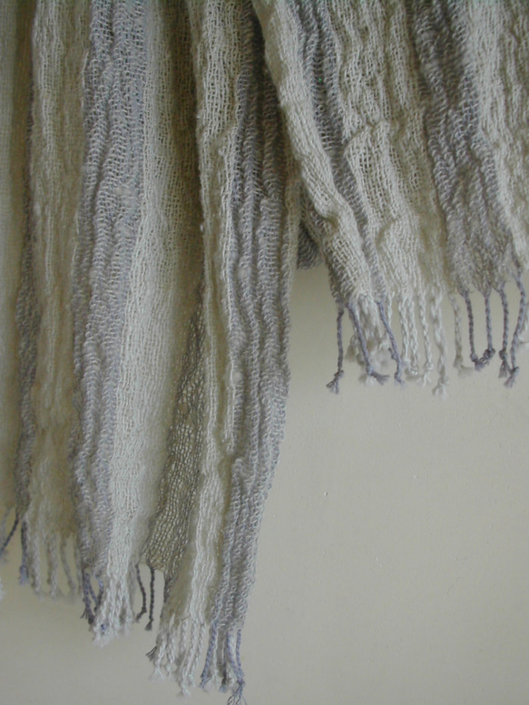 手紡ぎ 手織り 綿×羊毛(コットン×ウール) ストール うすグレー 5枚目の画像