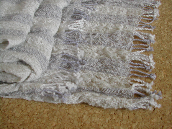 手紡ぎ 手織り 綿×羊毛(コットン×ウール) ストール うすグレー 6枚目の画像