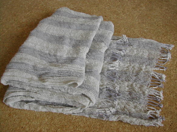 手紡ぎ 手織り 綿×羊毛(コットン×ウール) ストール うすグレー 7枚目の画像