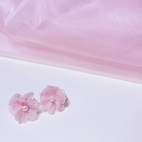 オーガンジー生地で作ったお花のイヤリング】丸ひだつまみ(ピンク