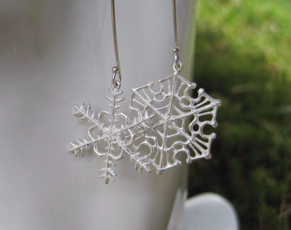 雪の結晶　アシンメトリーピアスセット