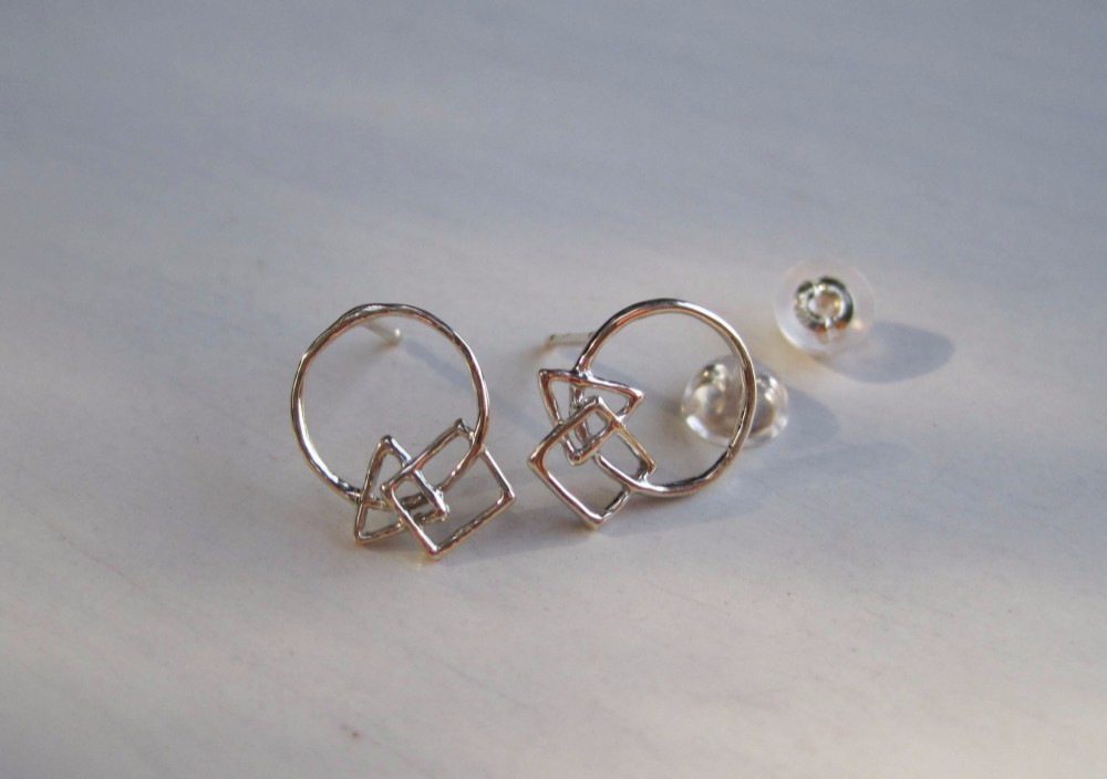 K10丸三角四角ピアス