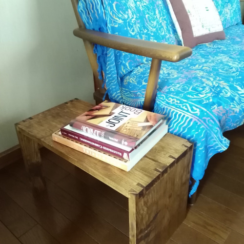 スツール兼サイドテーブル ：エンジュ無垢材製のリビング家具