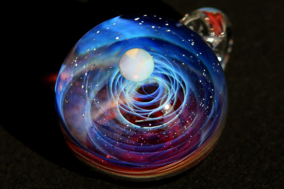 期間限定・お買い得商品: |産地直送 宇宙ガラスペンダント (21mm 螺旋状銀河） no.880 ネックレス ネックレス・ペンダント