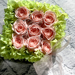 ガラスのスクエアの花器にスタイリッシュにローズをたっぷりアレンジしました【rose rose/pink】 2枚目の画像