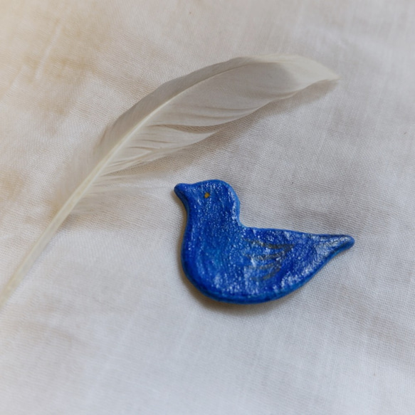 ブローチ　青い鳥　~陶土、ブルー~ 1枚目の画像