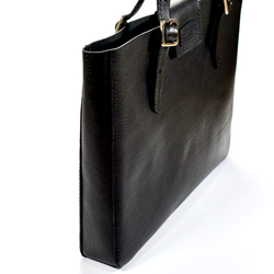 適合 A4 尺寸的薄皮革手提包，黑色義大利皮革 第3張的照片
