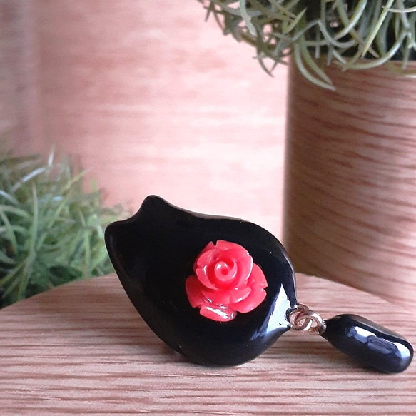 にゃんと珊瑚の薔薇【帯留め】 黒猫 ブラックキャット 4枚目の画像