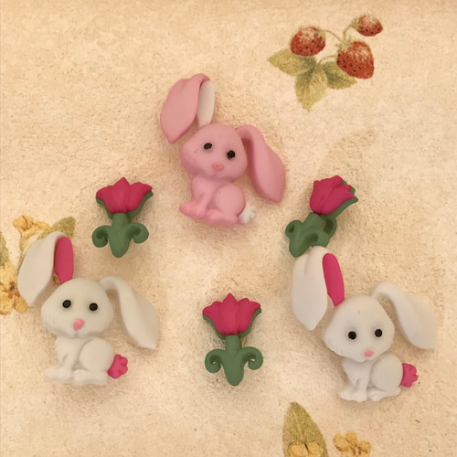 From U.S＊ お耳可愛いウサギさん♪pinkちゃん ボタン チビくま