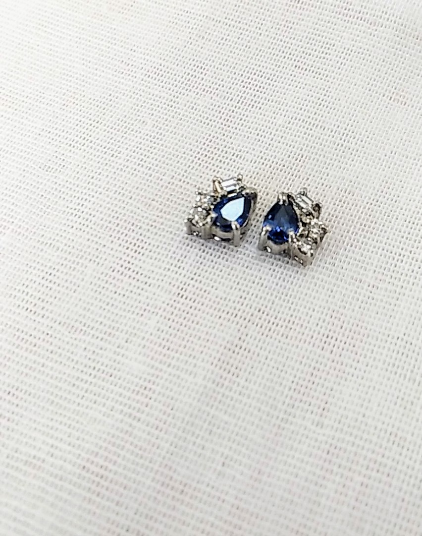 プラチナ　サファイアのピアス