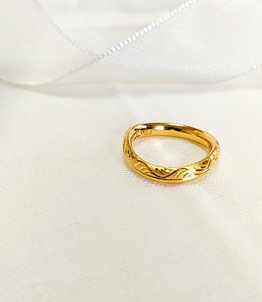 手彫りカーブリング　K18ゴールドカービングリング