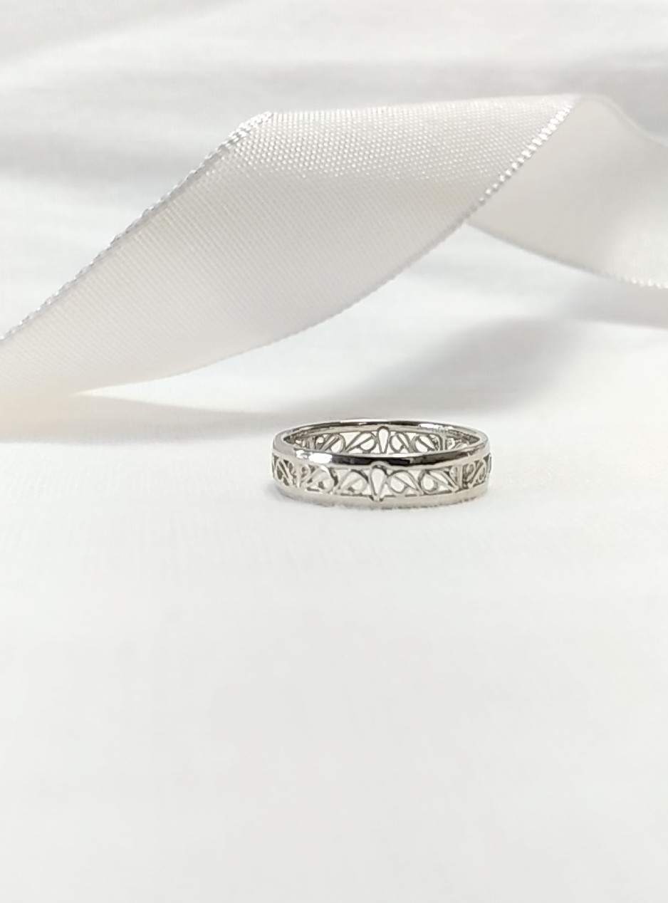 唐草透かしリング　アラベスク