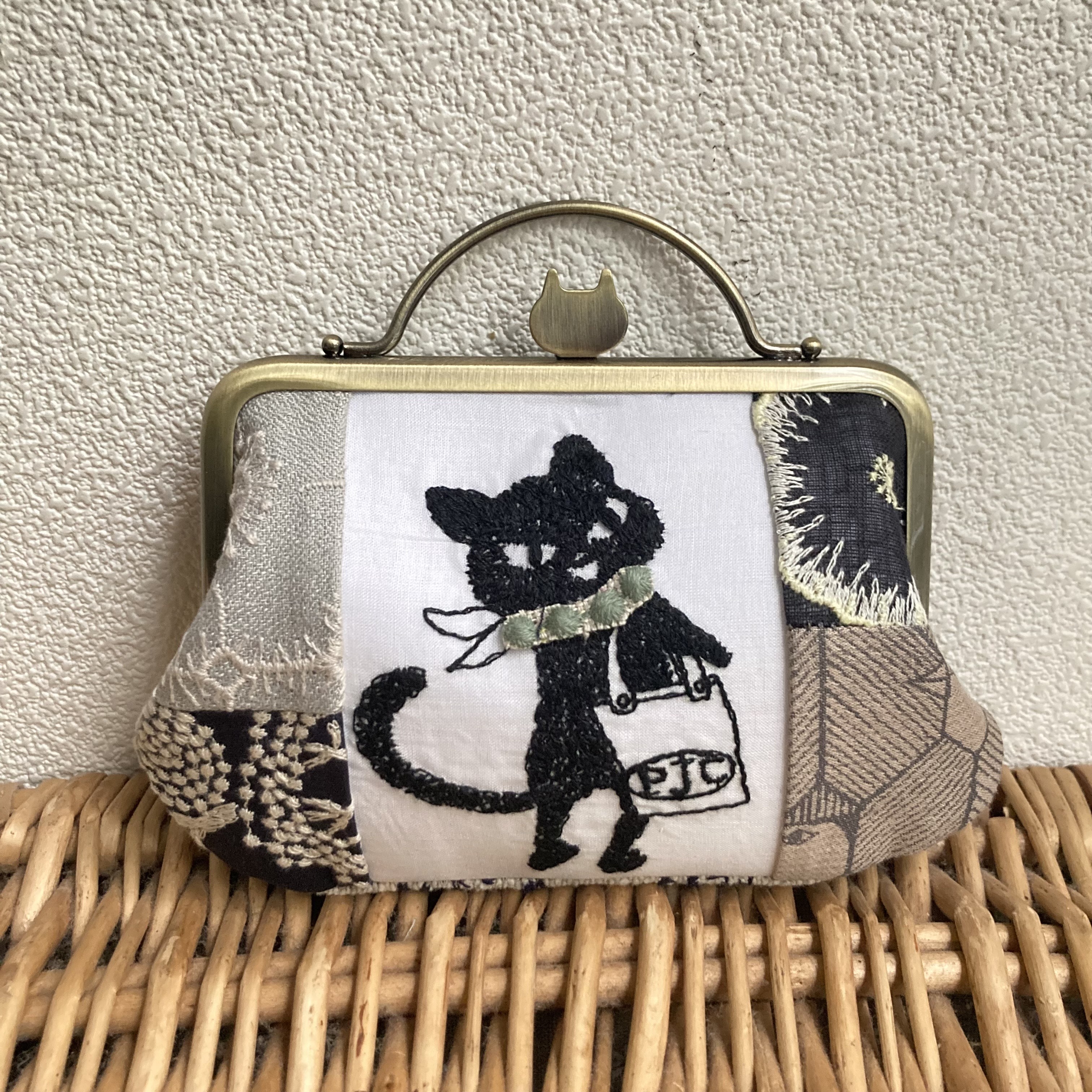 ミナペルホネンとpjcクロッチくんで作成しましたがま口ポーチです