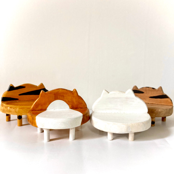 メガネディスプレイ　アクセサリー収納 スマホスタンドにもなる 木製 猫 ミニベンチ　メガネケース　茶トラ柄 9枚目の画像