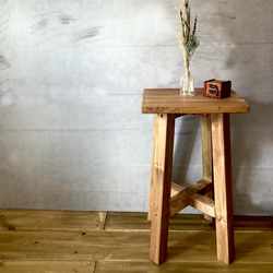 木製スツール　サイドテーブルとしても使える！　四角い　イス　アンティーク風　チェアー　 ブラウン 1枚目の画像