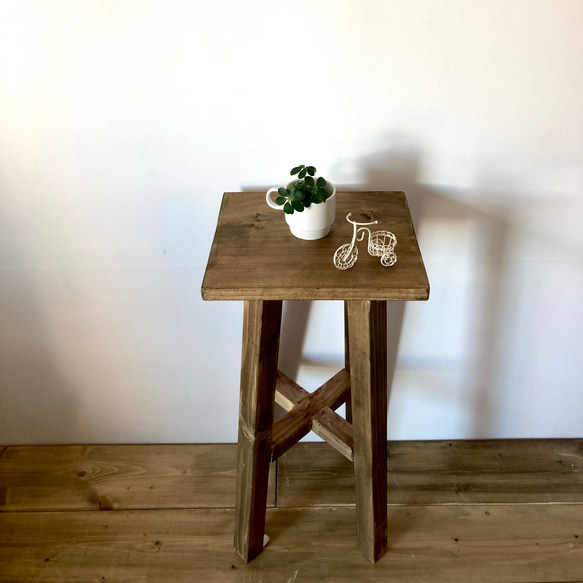 木製スツール　サイドテーブルとしても使える！　四角い　イス　アンティーク風　チェアー　 ブラウン 6枚目の画像