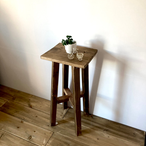 木製ハイスツール　アンティーク風　サイドテーブルとしても使える！　四角い　イス　チェアー　 ダークブラウン　ロング 1枚目の画像