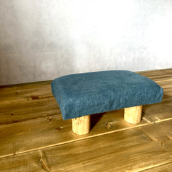 オットマン としても使える！ 木製 クッション座椅子　ヨガ•瞑想用の座蒲　ミニスツール　【布生地ブルー】 3枚目の画像
