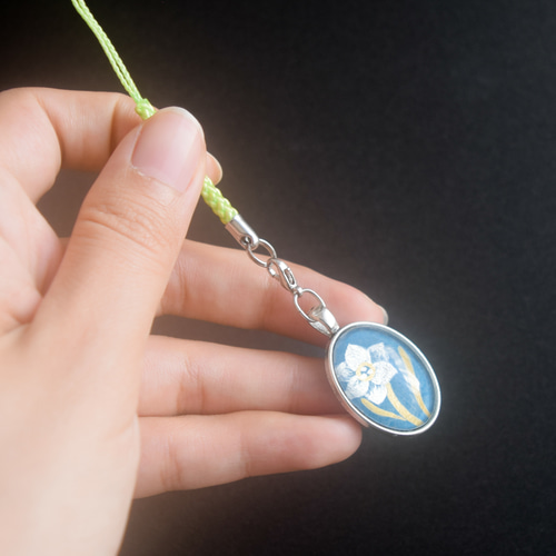 すいせんの図の根付け すいせんの図の根付け