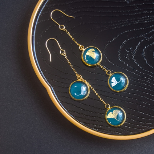 黒群緑に銀杏のゆらゆらピアス 〈秋におすすめ日本画アクセサリー