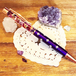 《Sold*》『魔法使いの魔法ペン〜魔女のきらめきの魔法〜』プリザーブドフラワーとクリスタルのハーバリウムボールペン 1枚目の画像