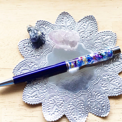 《Sold》『魔法使いの魔法ペン〜きらめく流れ星の魔法〜』プリザーブドフラワーとクリスタルのハーバリウムボールペン 1枚目の画像
