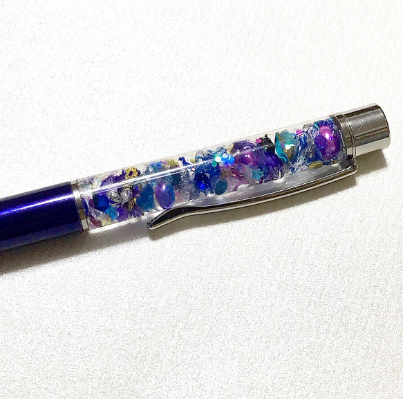 《Sold》『魔法使いの魔法ペン〜きらめく流れ星の魔法〜』プリザーブドフラワーとクリスタルのハーバリウムボールペン 5枚目の画像