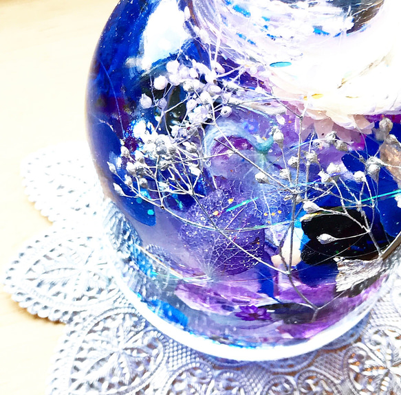 再販54✳︎『宇宙の森』プリザーブドフラワーとクリスタルのメルヘンハーバリウムライト 4枚目の画像