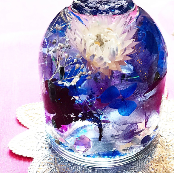 再販54✳︎『宇宙の森』プリザーブドフラワーとクリスタルのメルヘンハーバリウムライト 5枚目の画像