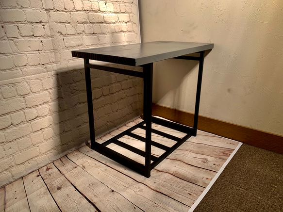 北欧　テーブル　１３ミリ角材鉄使用 2枚目の画像